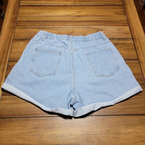 Shein Curve Denim Shorts w/ Embroidered Cherries - Size 0XL - Picture 3 of 6